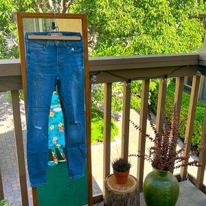 Distressed Stretch Jeans 👖 Size 4